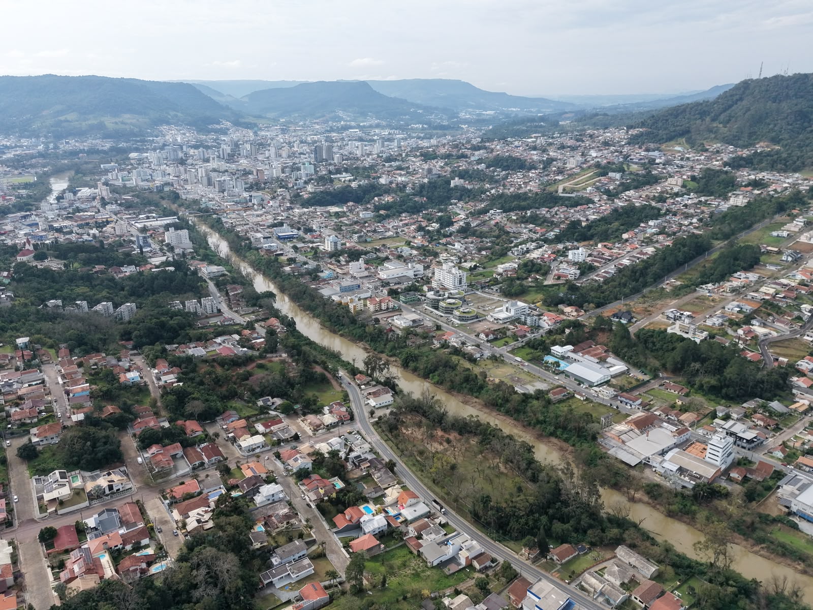 Vista aérea de Rio do Sul e da região do Alto Vale do Itajaí